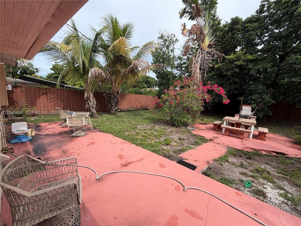 For Sale: $598,000 (4 beds, 2 baths, 1475 Square Feet)