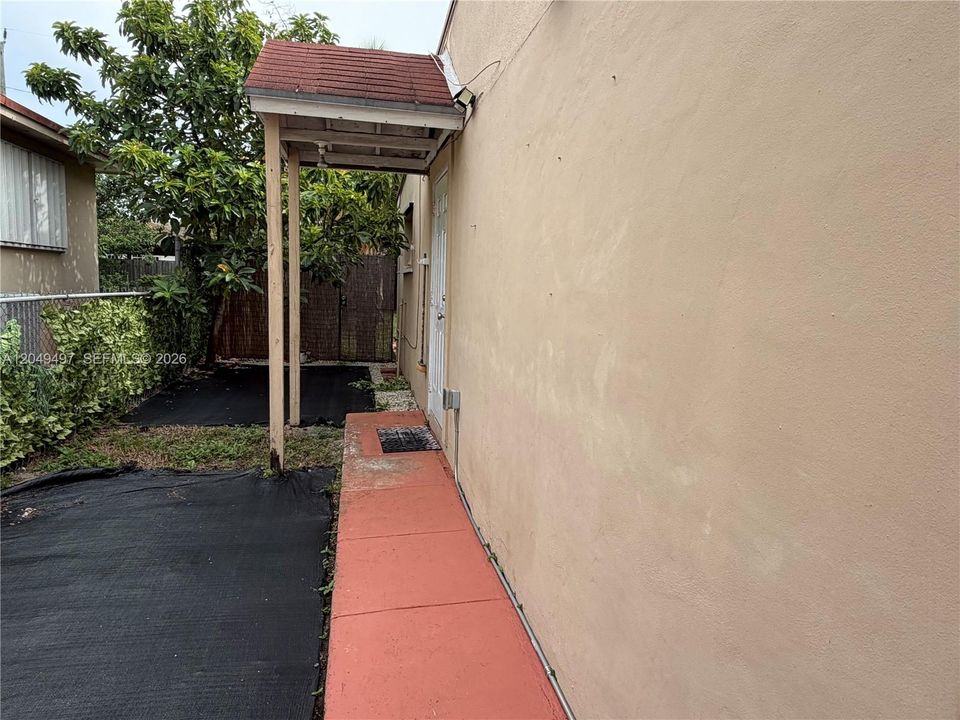 For Sale: $598,000 (4 beds, 2 baths, 1475 Square Feet)