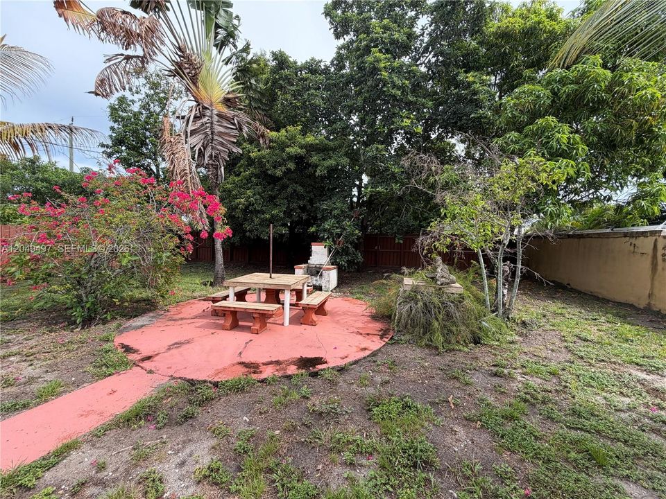 For Sale: $598,000 (4 beds, 2 baths, 1475 Square Feet)