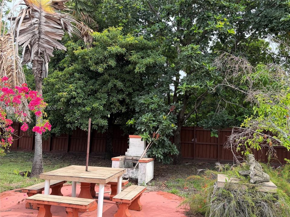 For Sale: $598,000 (4 beds, 2 baths, 1475 Square Feet)