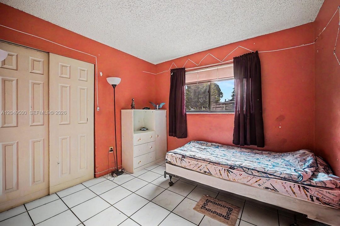 For Sale: $399,000 (4 beds, 2 baths, 1208 Square Feet)