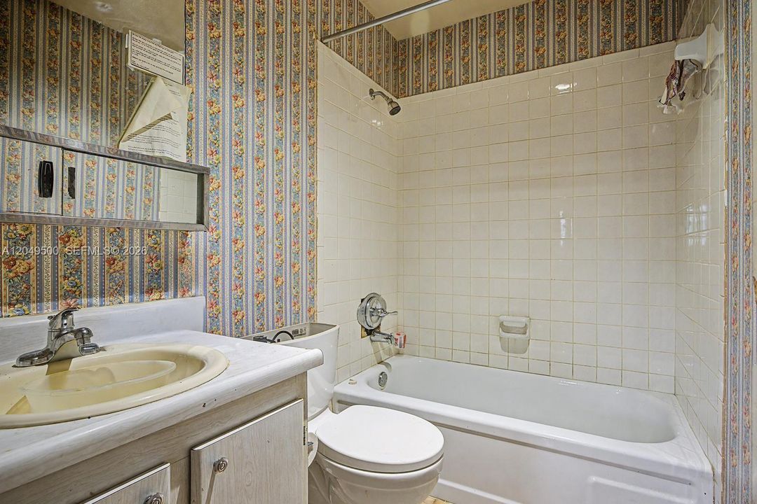 For Sale: $399,000 (4 beds, 2 baths, 1208 Square Feet)