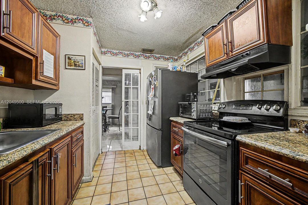 For Sale: $399,000 (4 beds, 2 baths, 1208 Square Feet)