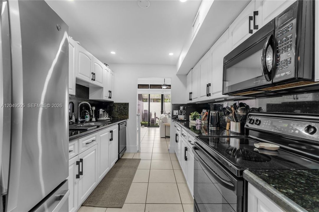 В аренду: $3,700 (3 спален, 3 ванн, 2019 Квадратных фут)