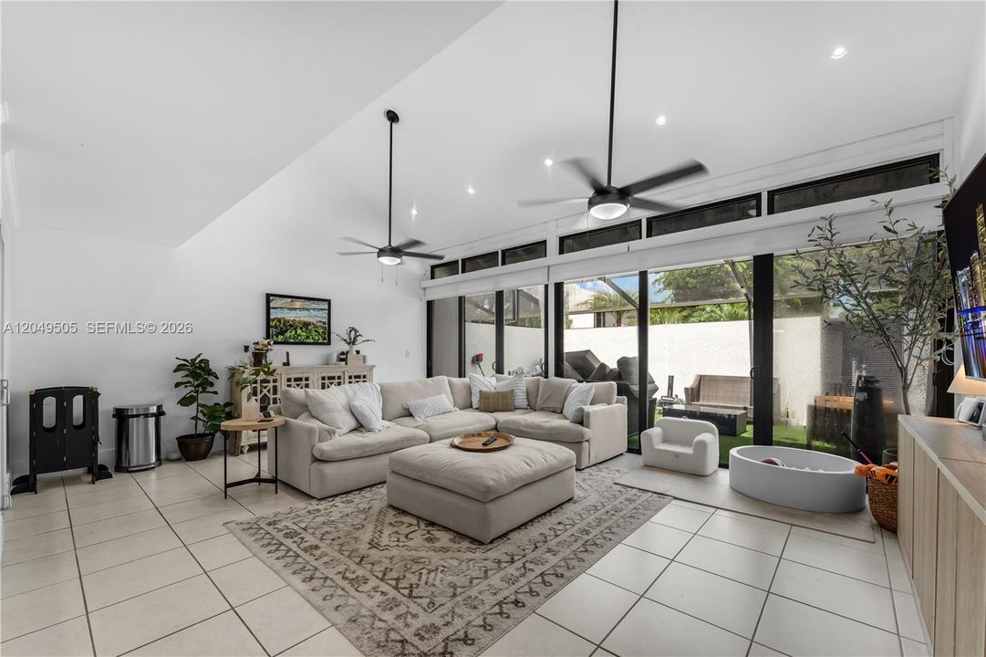 В аренду: $3,700 (3 спален, 3 ванн, 2019 Квадратных фут)