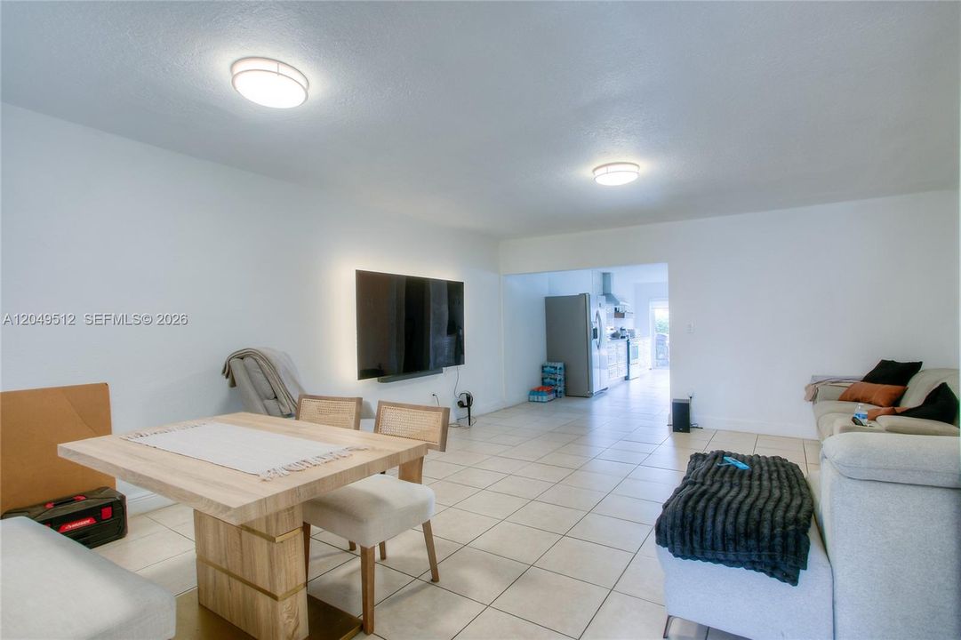 For Rent: $3,400 (2 beds, 1 baths, 1314 Square Feet)