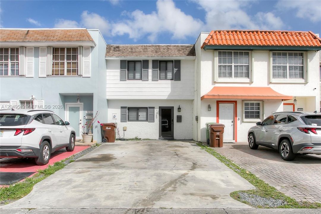 For Rent: $3,400 (2 beds, 1 baths, 1314 Square Feet)