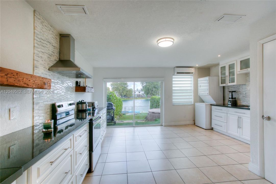 For Rent: $3,400 (2 beds, 1 baths, 1314 Square Feet)