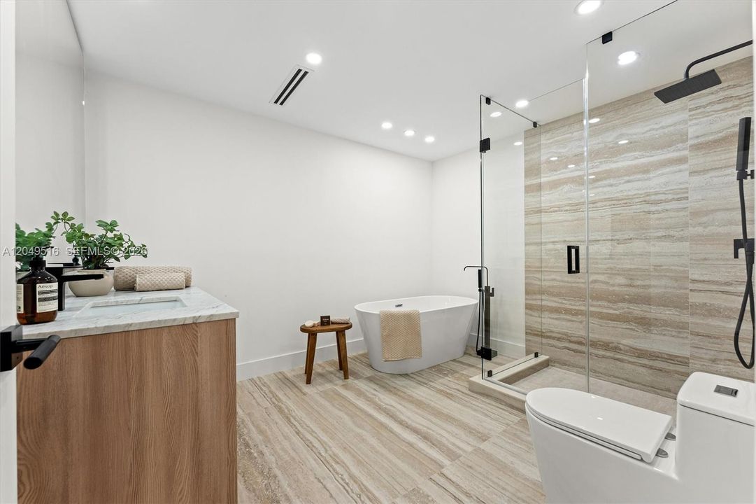 For Rent: $12,000 (4 beds, 4 baths, 2518 Square Feet)