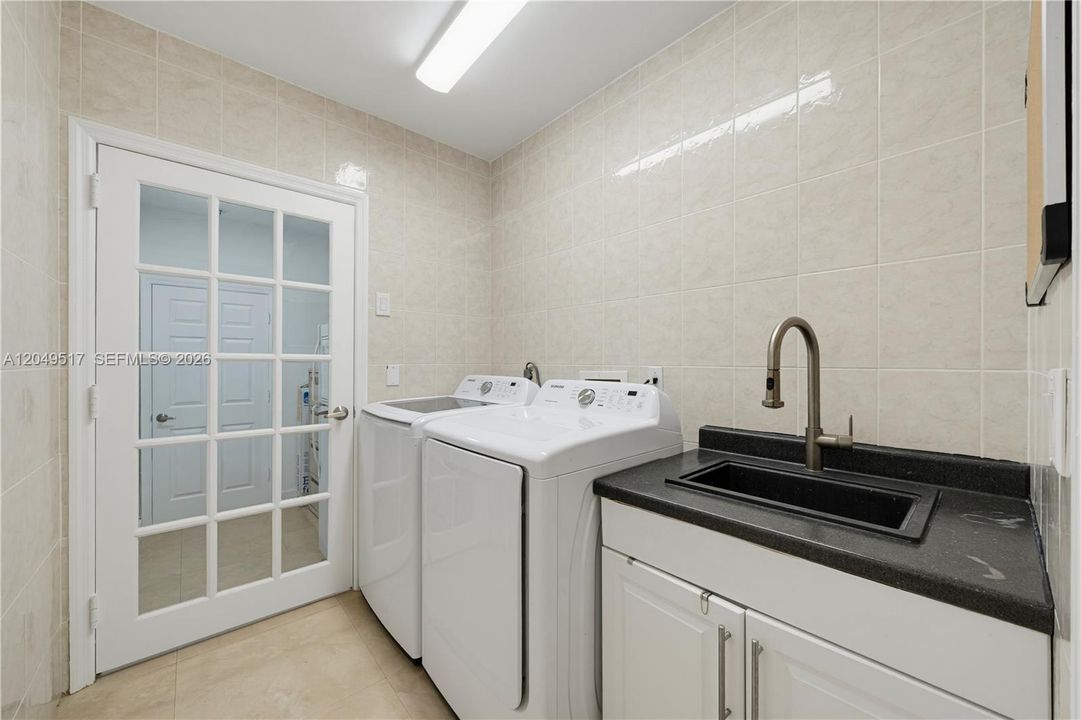 В аренду: $18,000 (7 спален, 5 ванн, 3545 Квадратных фут)