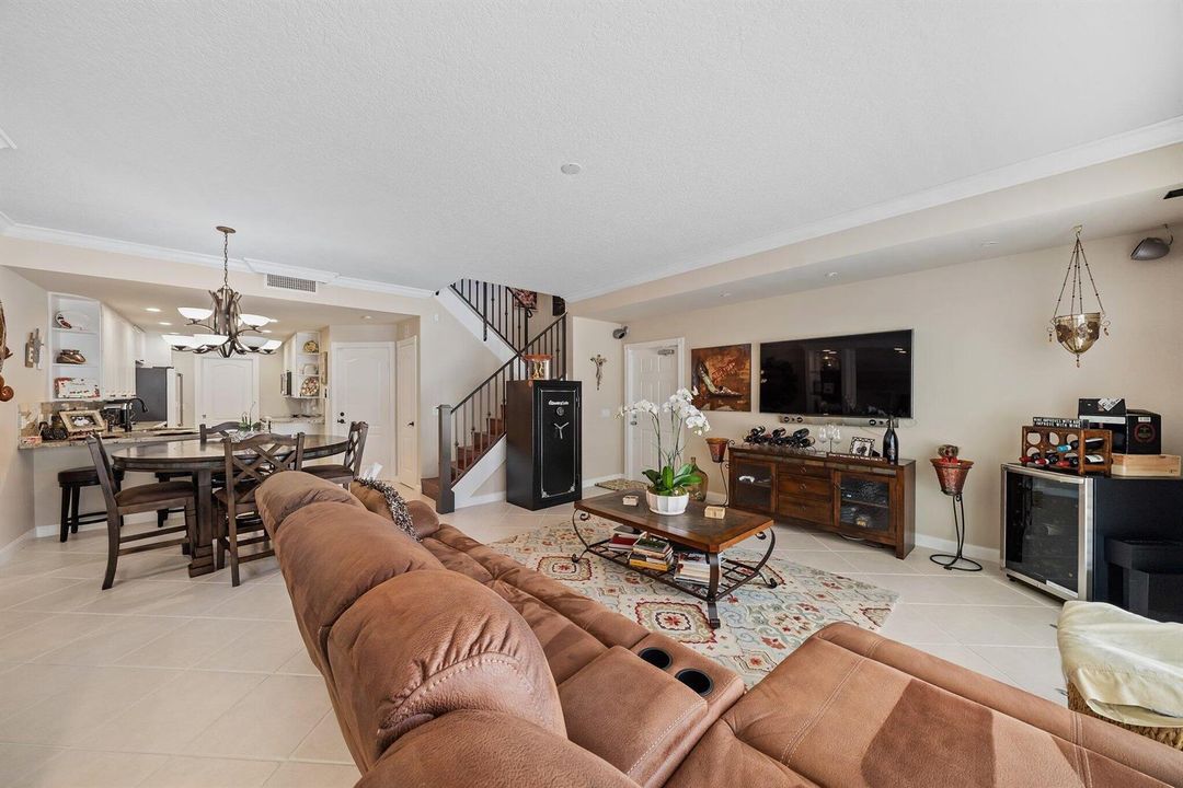 010-2117TigrisDr-WestPalmBeach-FL-SMALL
