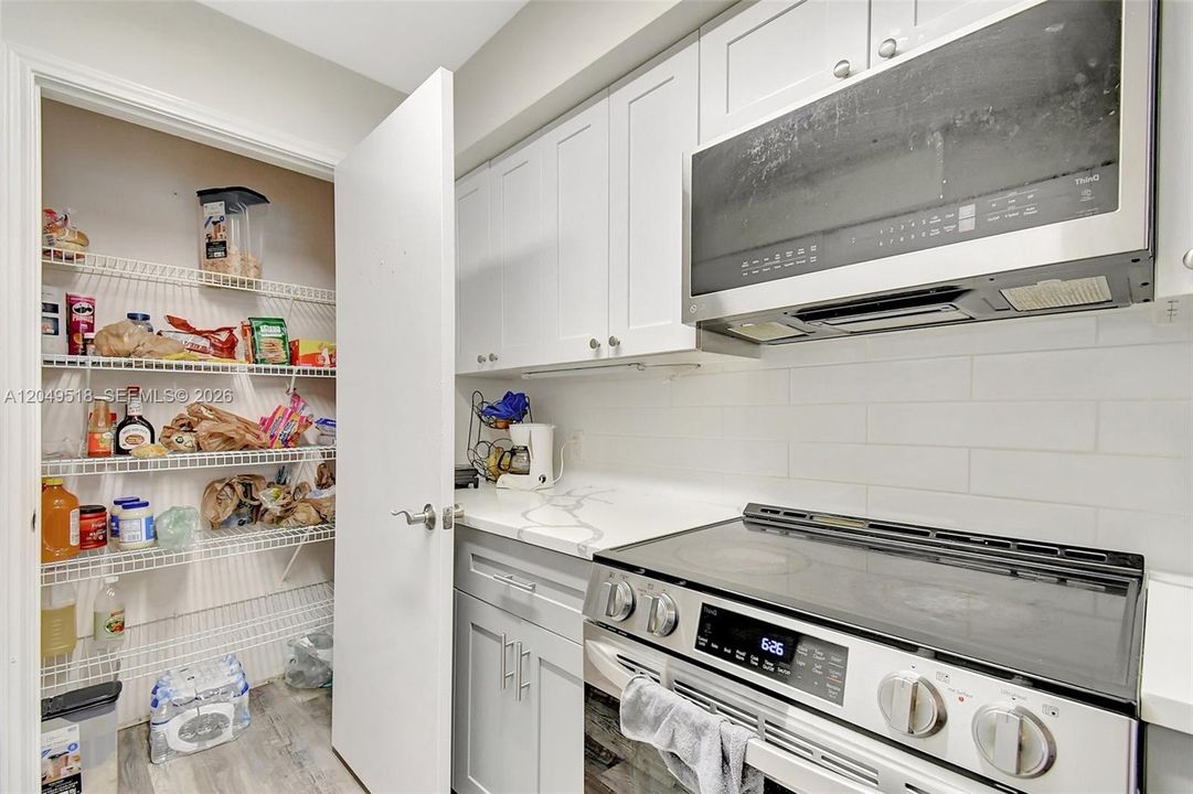 For Rent: $2,850 (2 beds, 2 baths, 1256 Square Feet)