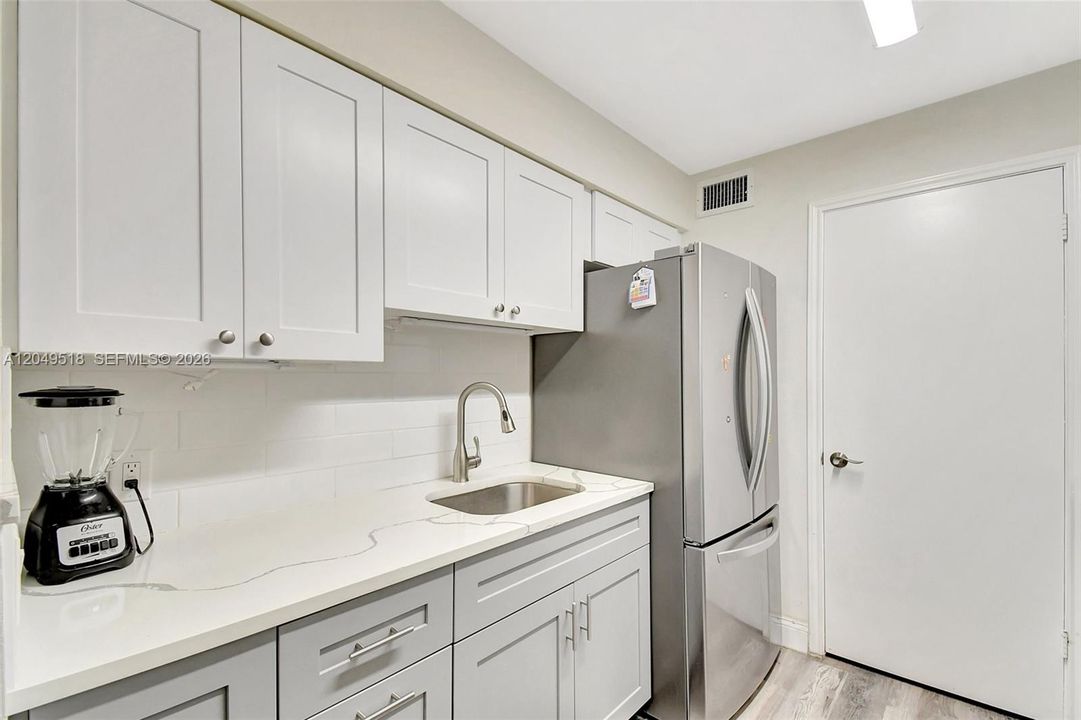 For Rent: $2,850 (2 beds, 2 baths, 1256 Square Feet)