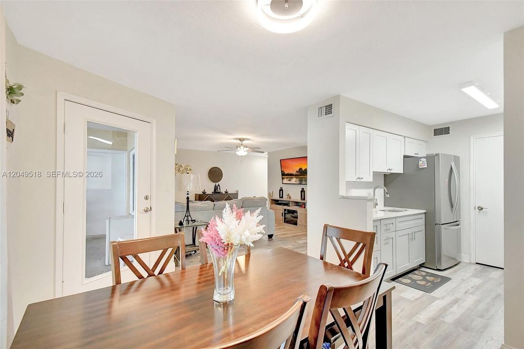For Rent: $2,850 (2 beds, 2 baths, 1256 Square Feet)