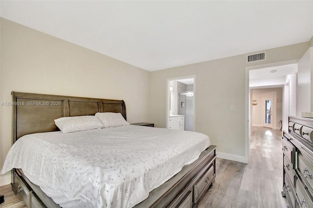 For Rent: $2,850 (2 beds, 2 baths, 1256 Square Feet)