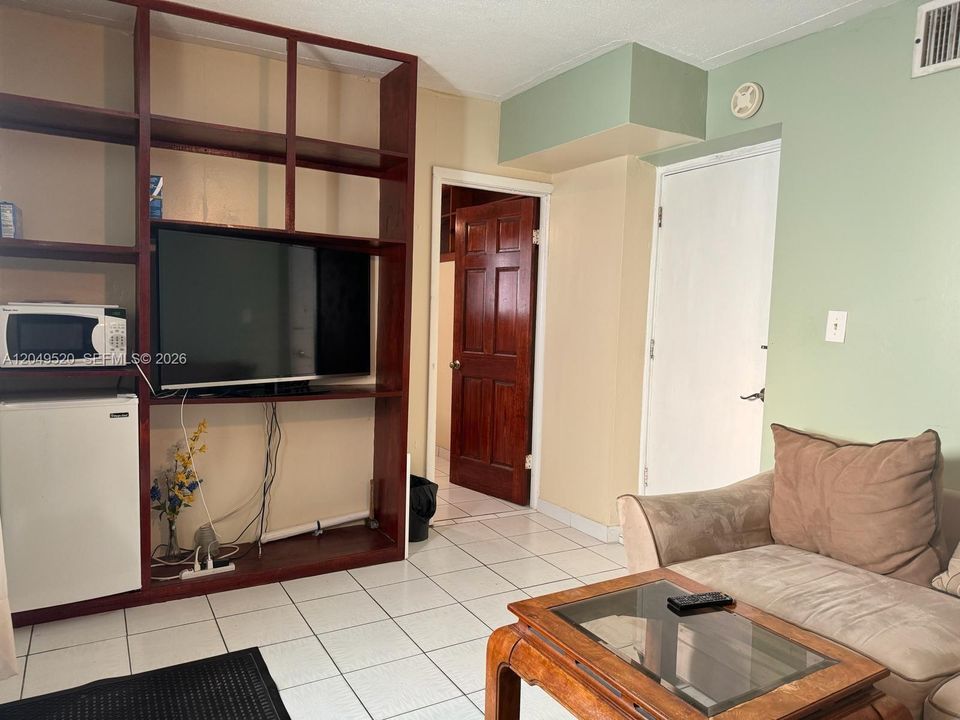 For Rent: $1,650 (1 beds, 1 baths, 528 Square Feet)