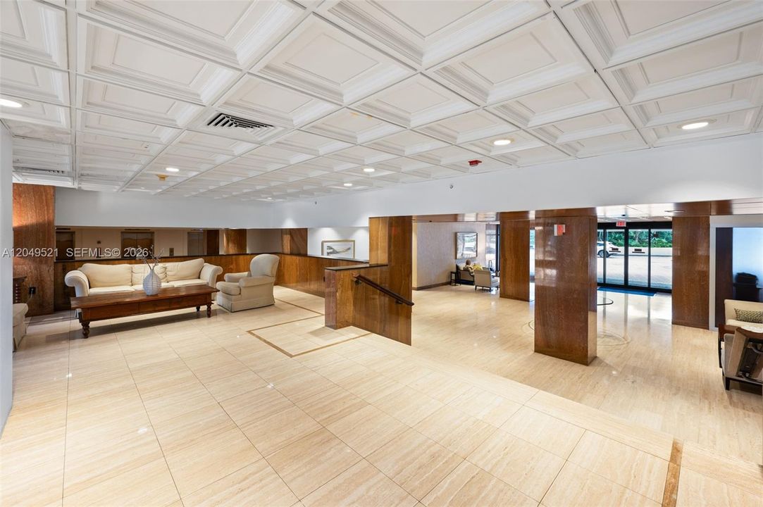 For Sale: $587,000 (1 beds, 1 baths, 930 Square Feet)