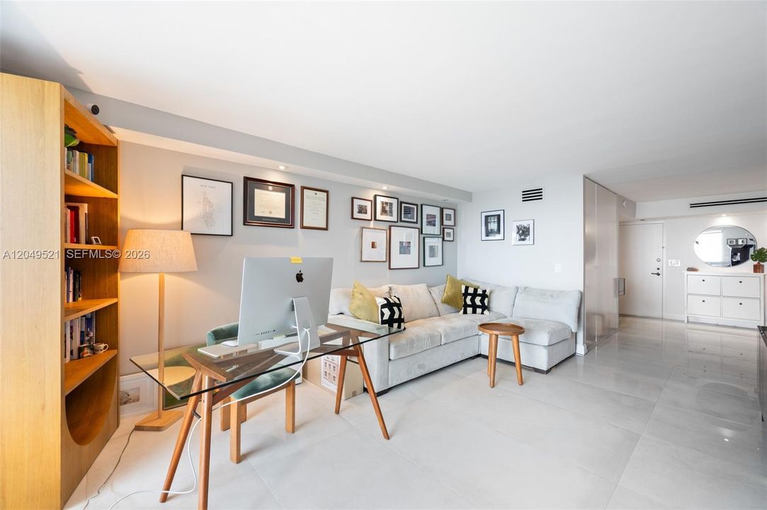 For Sale: $587,000 (1 beds, 1 baths, 930 Square Feet)