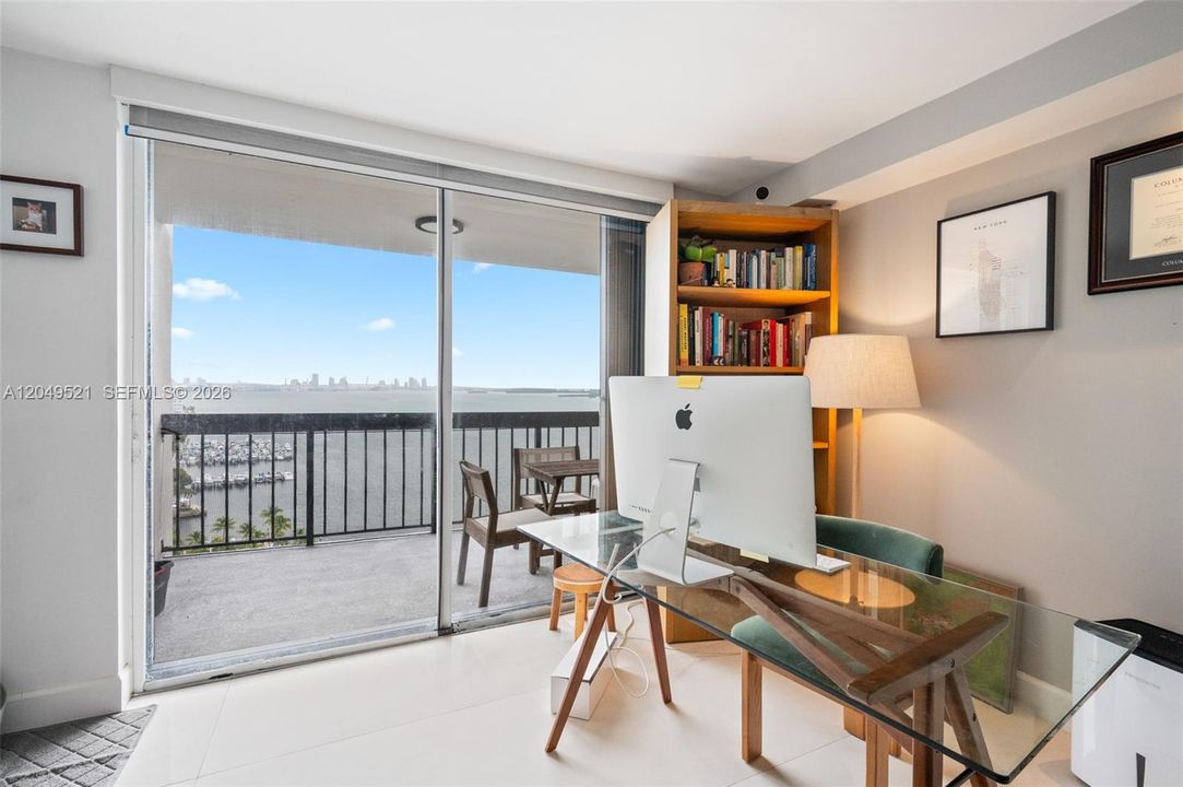For Sale: $587,000 (1 beds, 1 baths, 930 Square Feet)