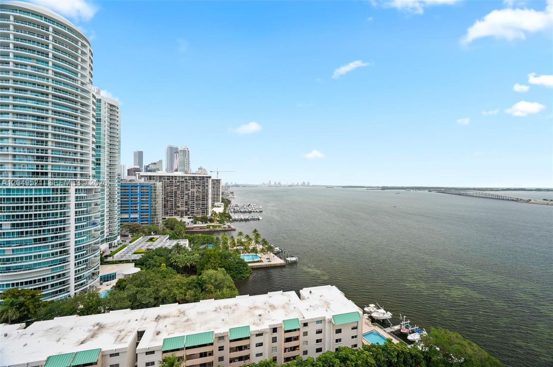 For Sale: $587,000 (1 beds, 1 baths, 930 Square Feet)