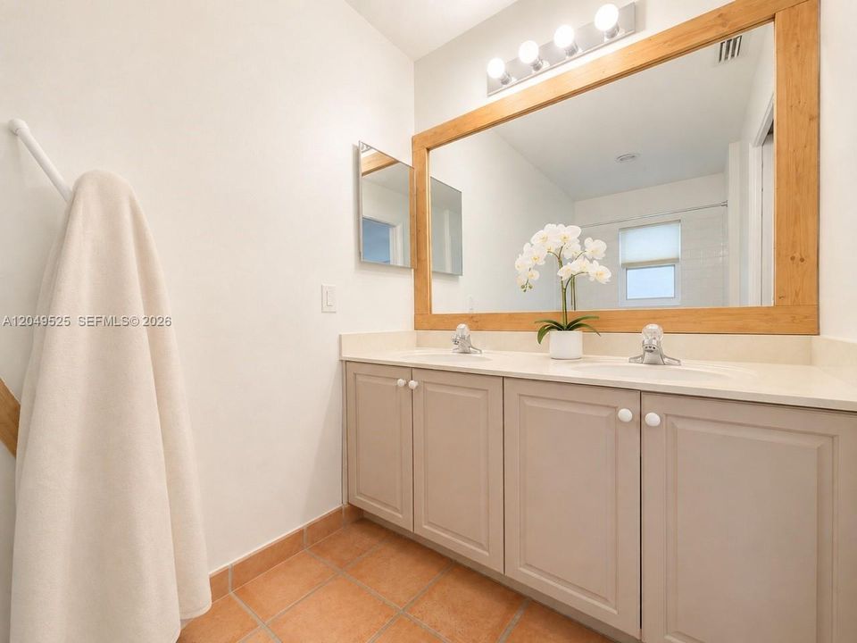 В аренду: $8,500 (5 спален, 3 ванн, 3426 Квадратных фут)