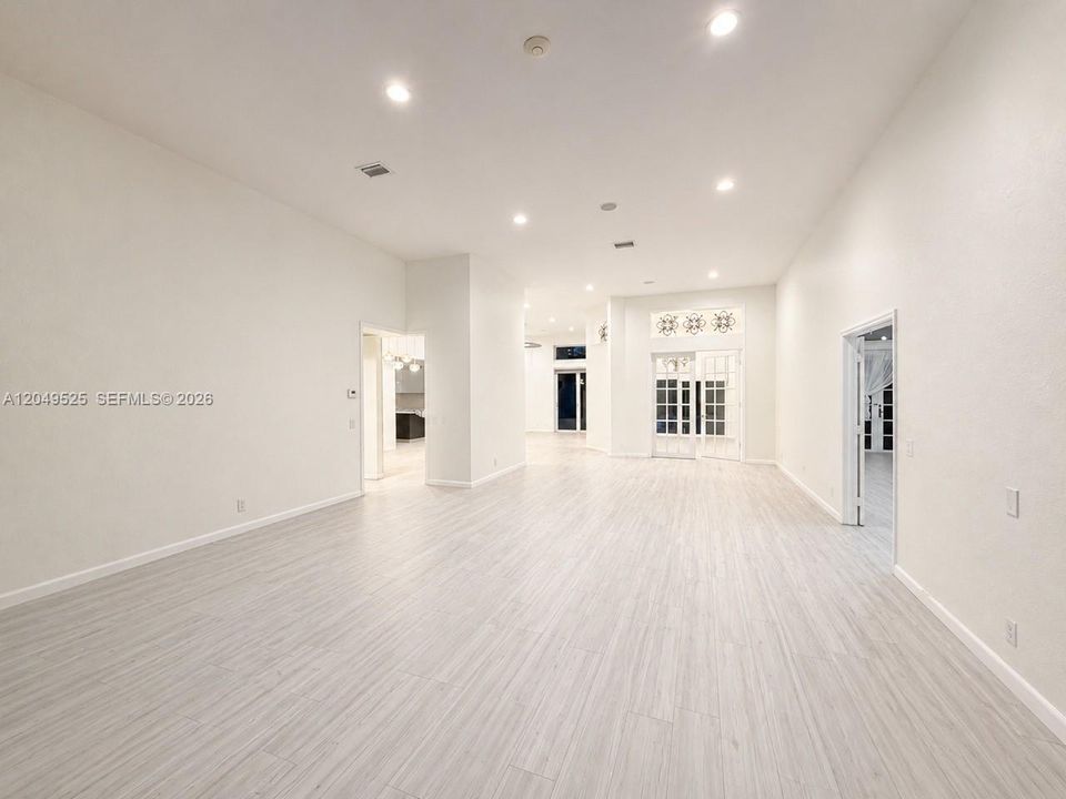 В аренду: $8,500 (5 спален, 3 ванн, 3426 Квадратных фут)
