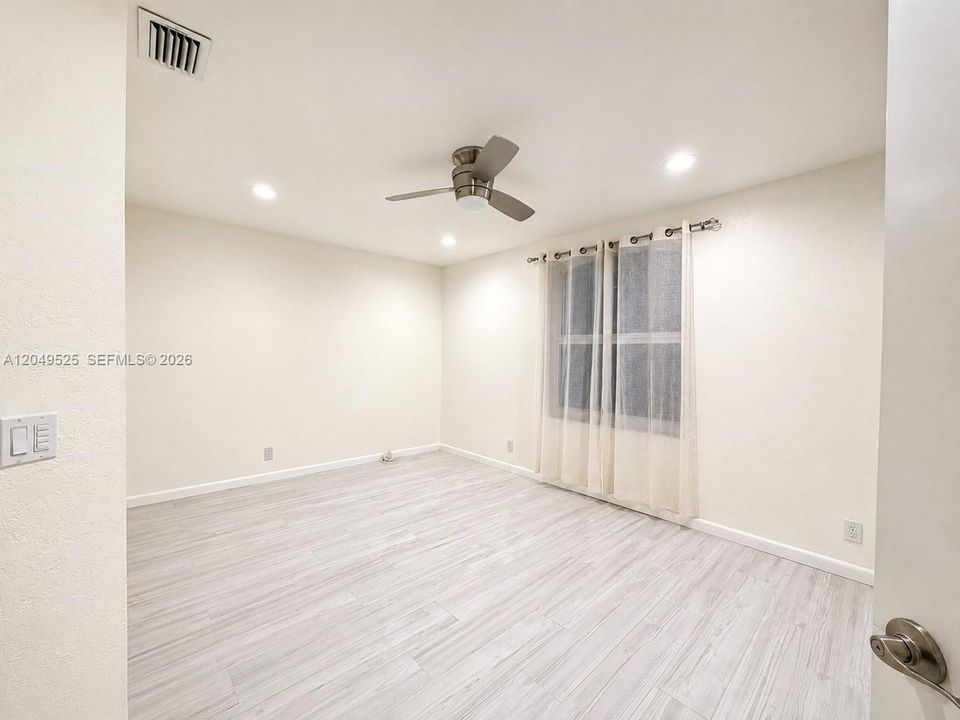 В аренду: $8,500 (5 спален, 3 ванн, 3426 Квадратных фут)