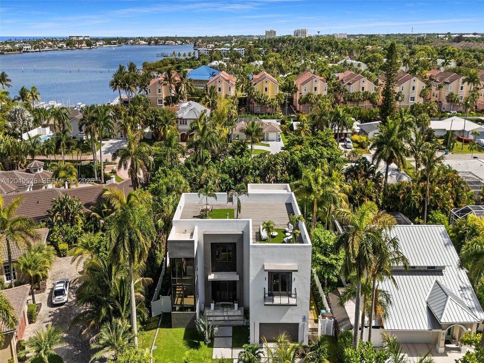 На продажу: $2,595,000 (4 спален, 4 ванн, 4194 Квадратных фут)