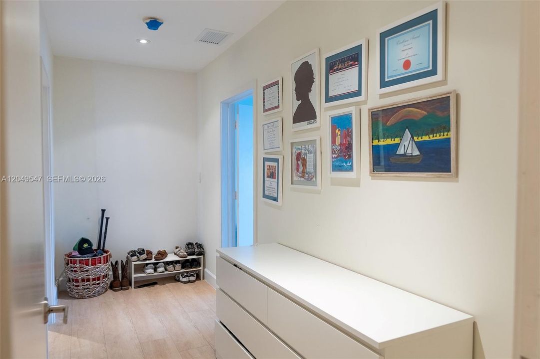 For Sale: $3,850,000 (4 beds, 4 baths, 1880 Square Feet)