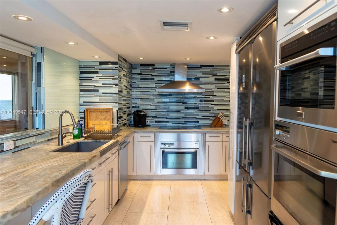 For Sale: $3,850,000 (4 beds, 4 baths, 1880 Square Feet)