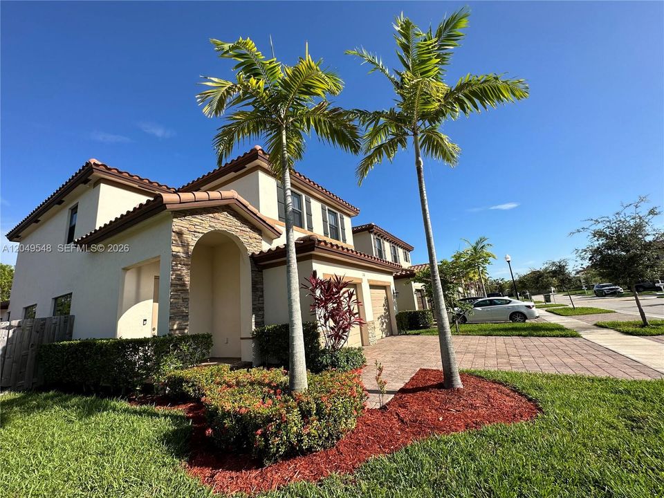 For Rent: $3,850 (5 beds, 3 baths, 2894 Square Feet)