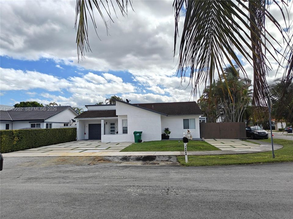 For Sale: $699,999 (3 beds, 2 baths, 1564 Square Feet)
