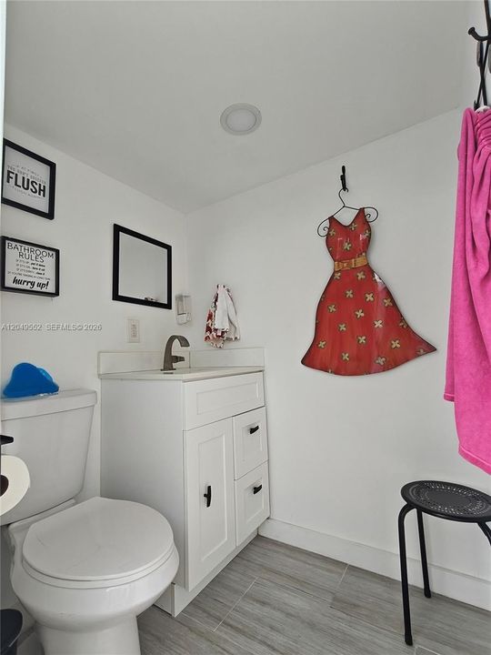 Pool half bath