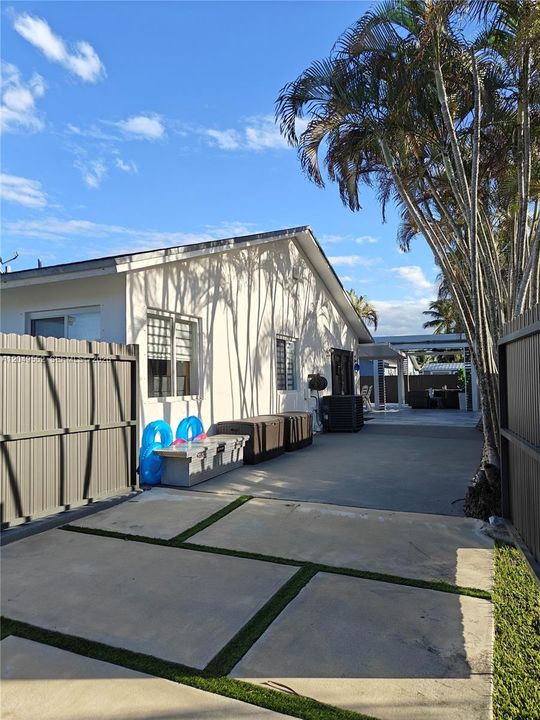 For Sale: $699,999 (3 beds, 2 baths, 1564 Square Feet)