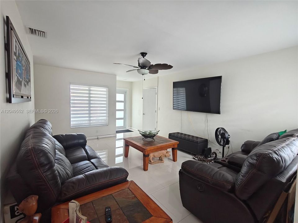 For Sale: $699,999 (3 beds, 2 baths, 1564 Square Feet)