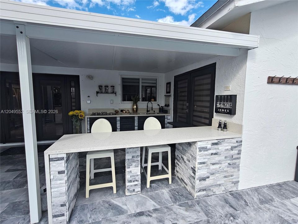 For Sale: $699,999 (3 beds, 2 baths, 1564 Square Feet)