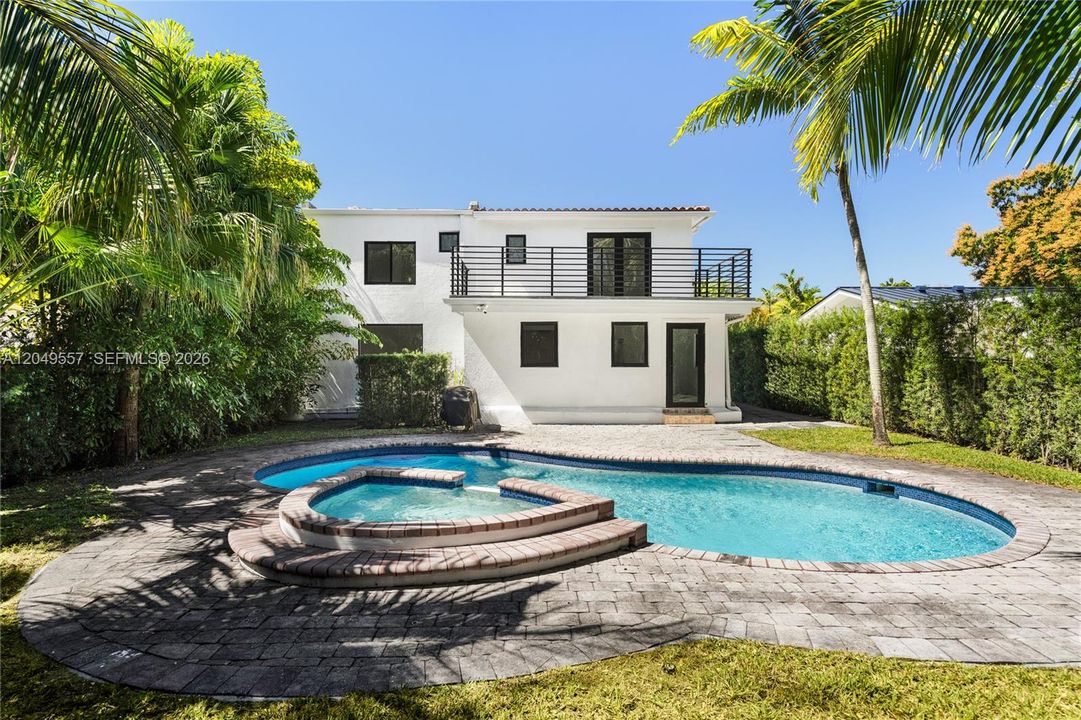 Activo con contrato: $1,675,000 (4 camas, 3 baños, 2414 Pies cuadrados)