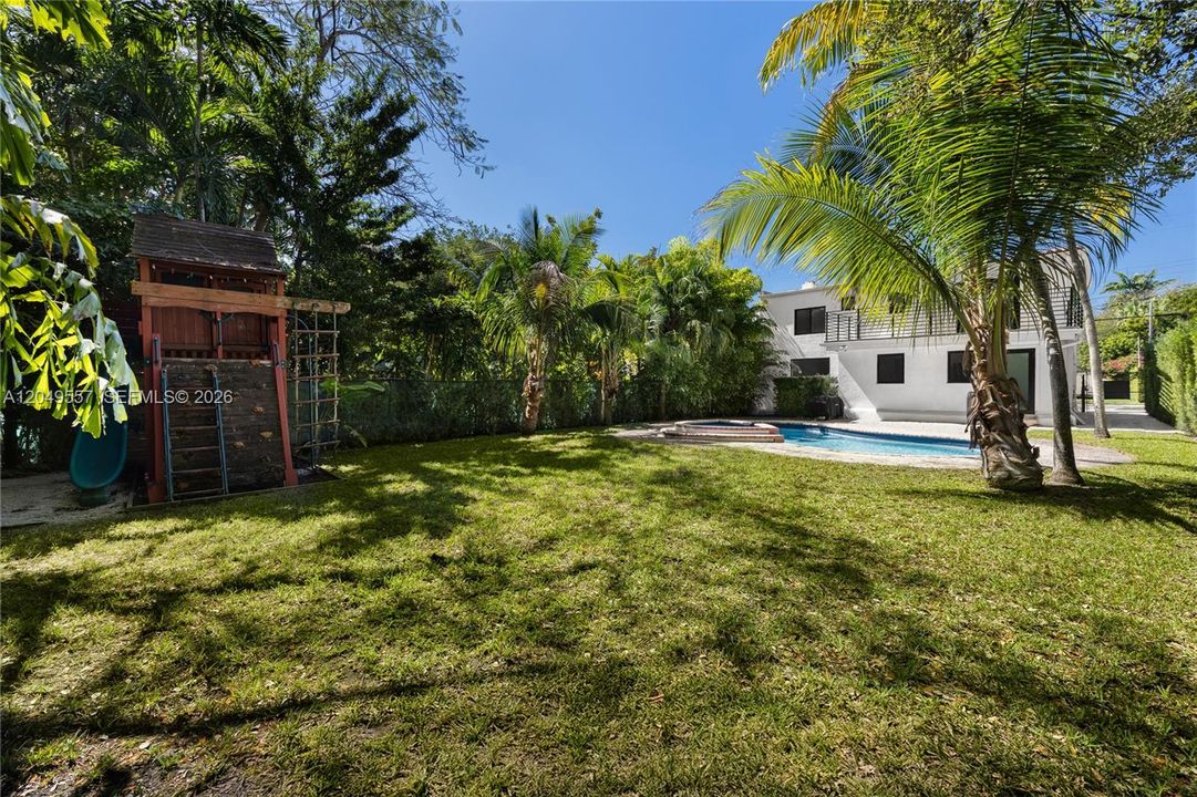 Activo con contrato: $1,675,000 (4 camas, 3 baños, 2414 Pies cuadrados)