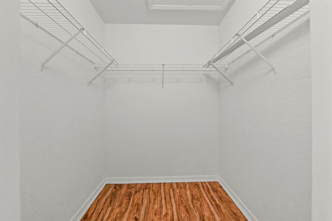 31 Closet 01