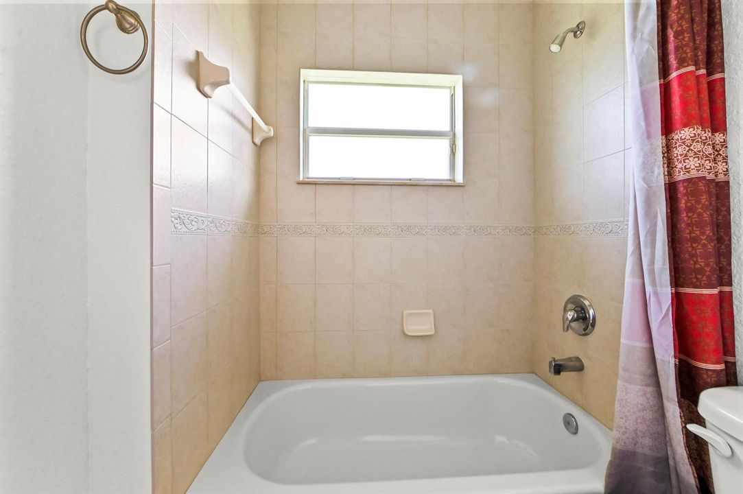 23 Bathroom 03