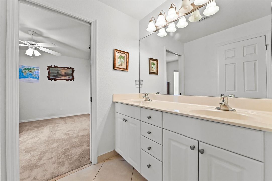 21 Bathroom 01