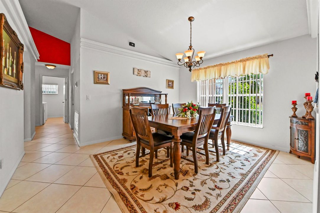 09 Dining room 01