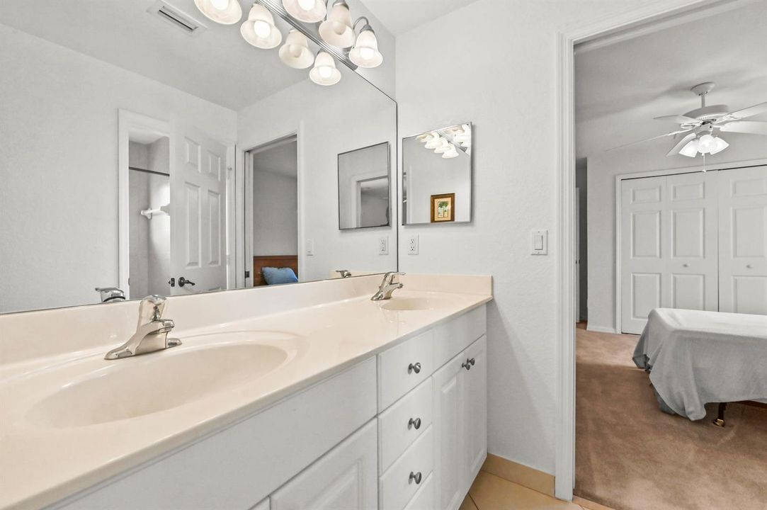 22 Bathroom 02