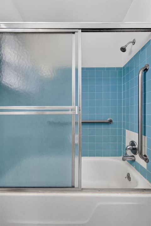 Full Bath Shower/Tub