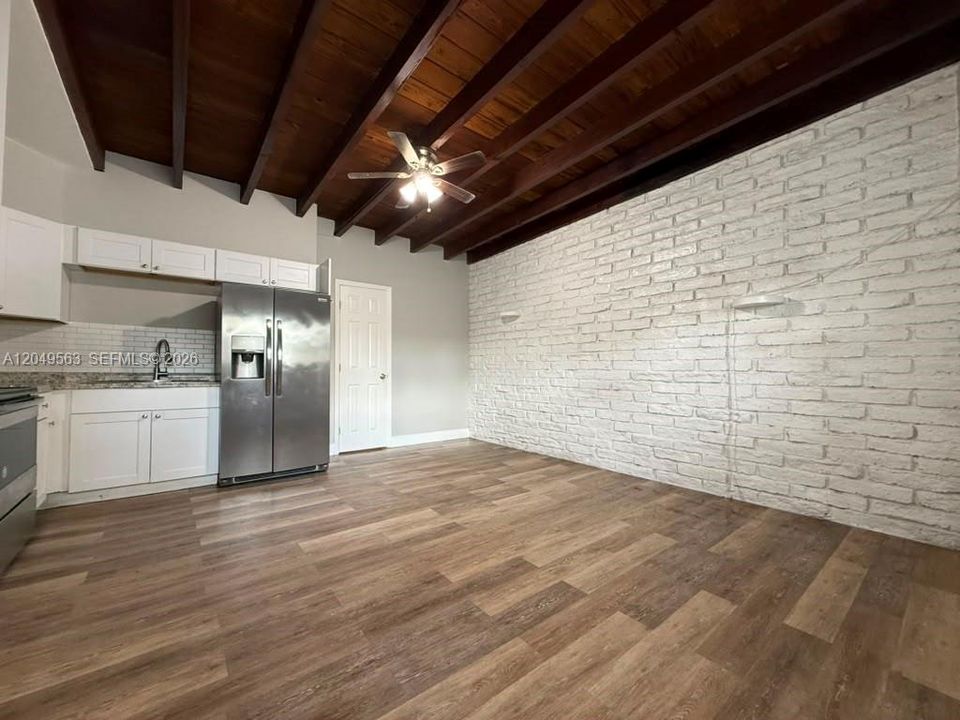 For Rent: $2,600 (3 beds, 2 baths, 1270 Square Feet)