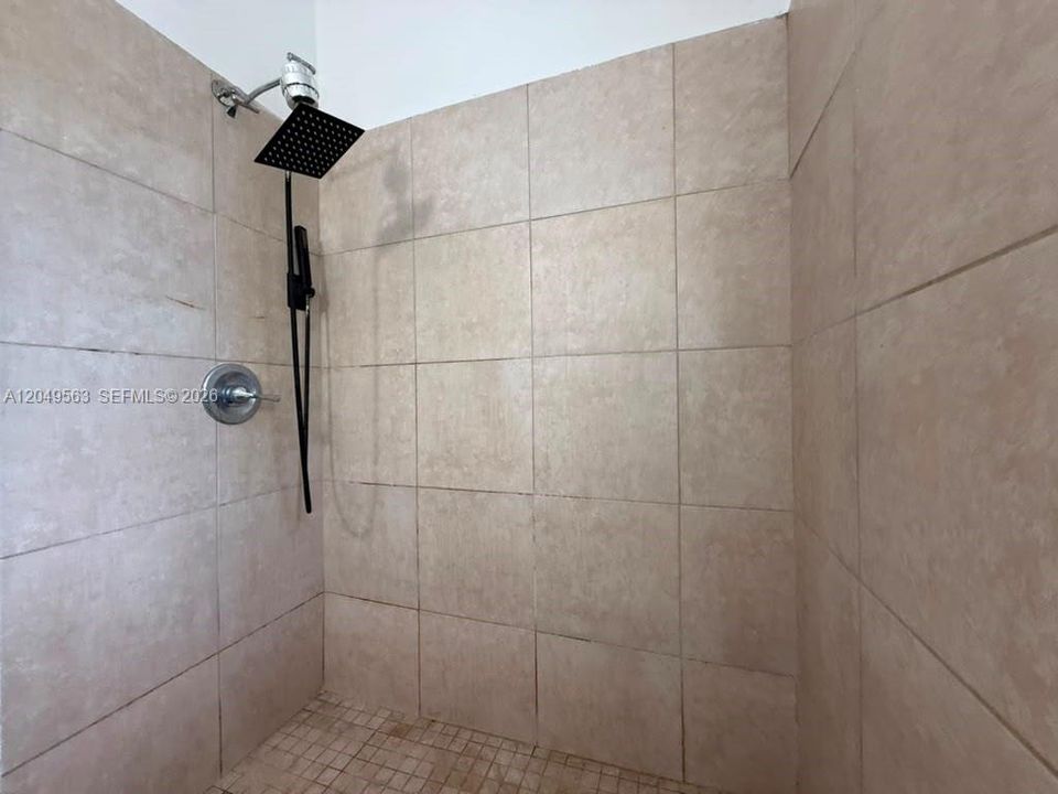 For Rent: $2,600 (3 beds, 2 baths, 1270 Square Feet)