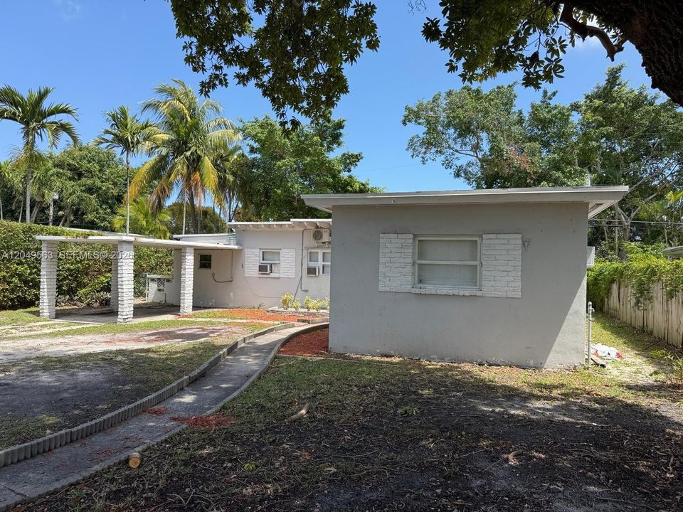 For Rent: $2,600 (3 beds, 2 baths, 1270 Square Feet)