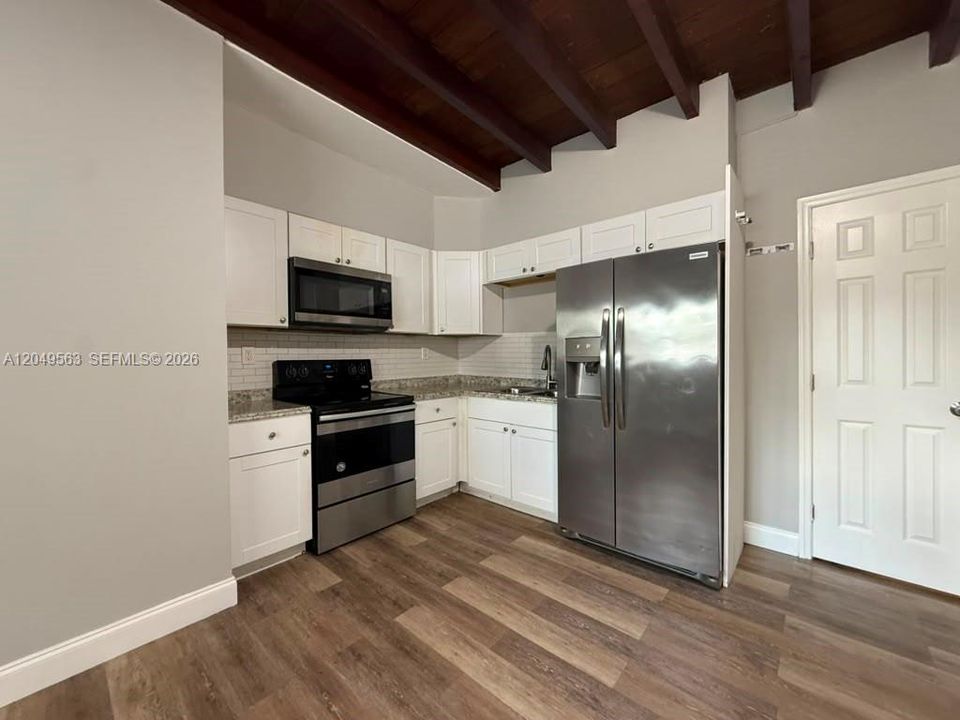 For Rent: $2,600 (3 beds, 2 baths, 1270 Square Feet)