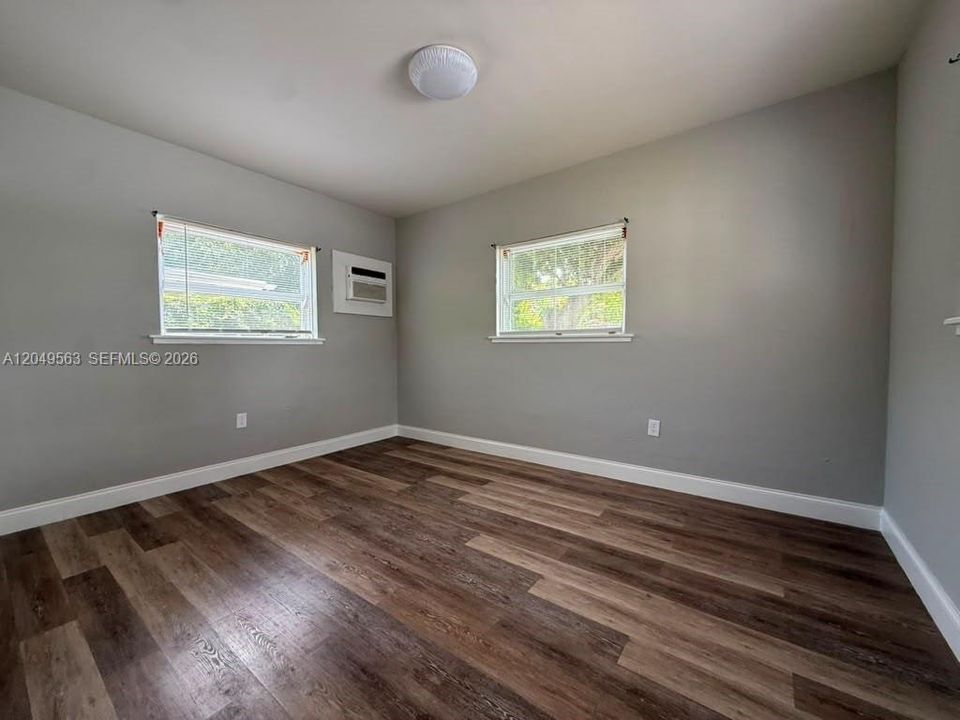 For Rent: $2,600 (3 beds, 2 baths, 1270 Square Feet)