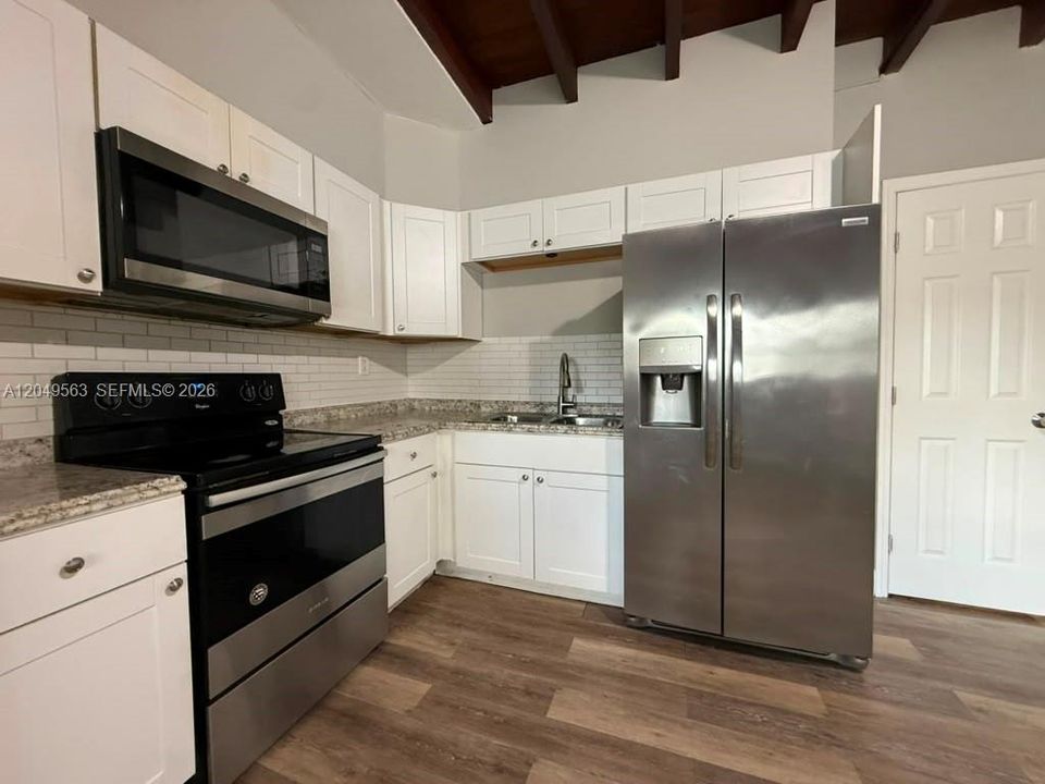 For Rent: $2,600 (3 beds, 2 baths, 1270 Square Feet)